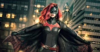 BATWOMAN :: Ruby Rose aparece pela primeira vez vestindo traje da heroina em foto oficial batwoman1